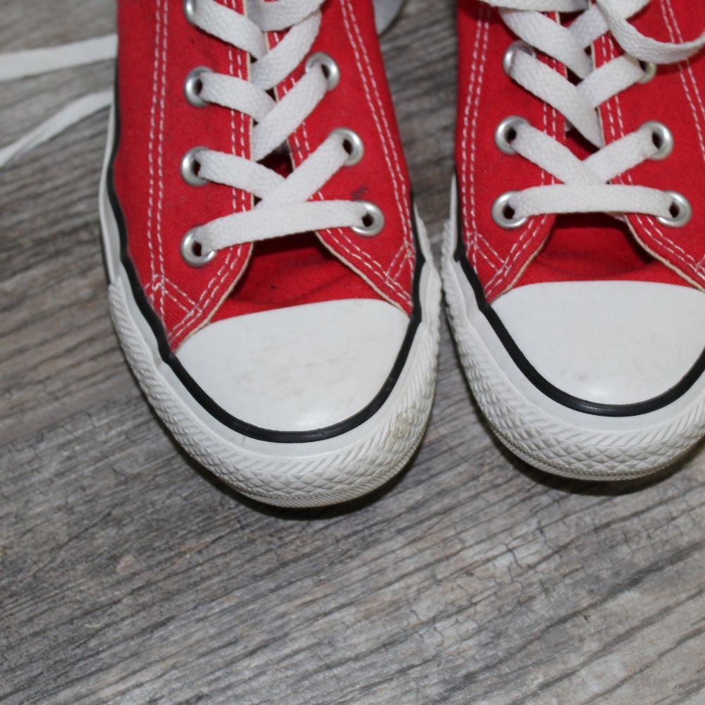 Red Converse - Picture 4 of 4